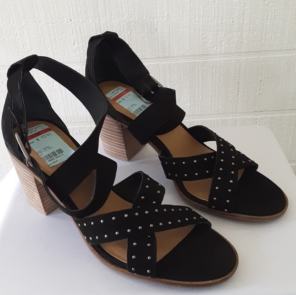 Lucky Brand Studded Black Criss Cross Sandals
